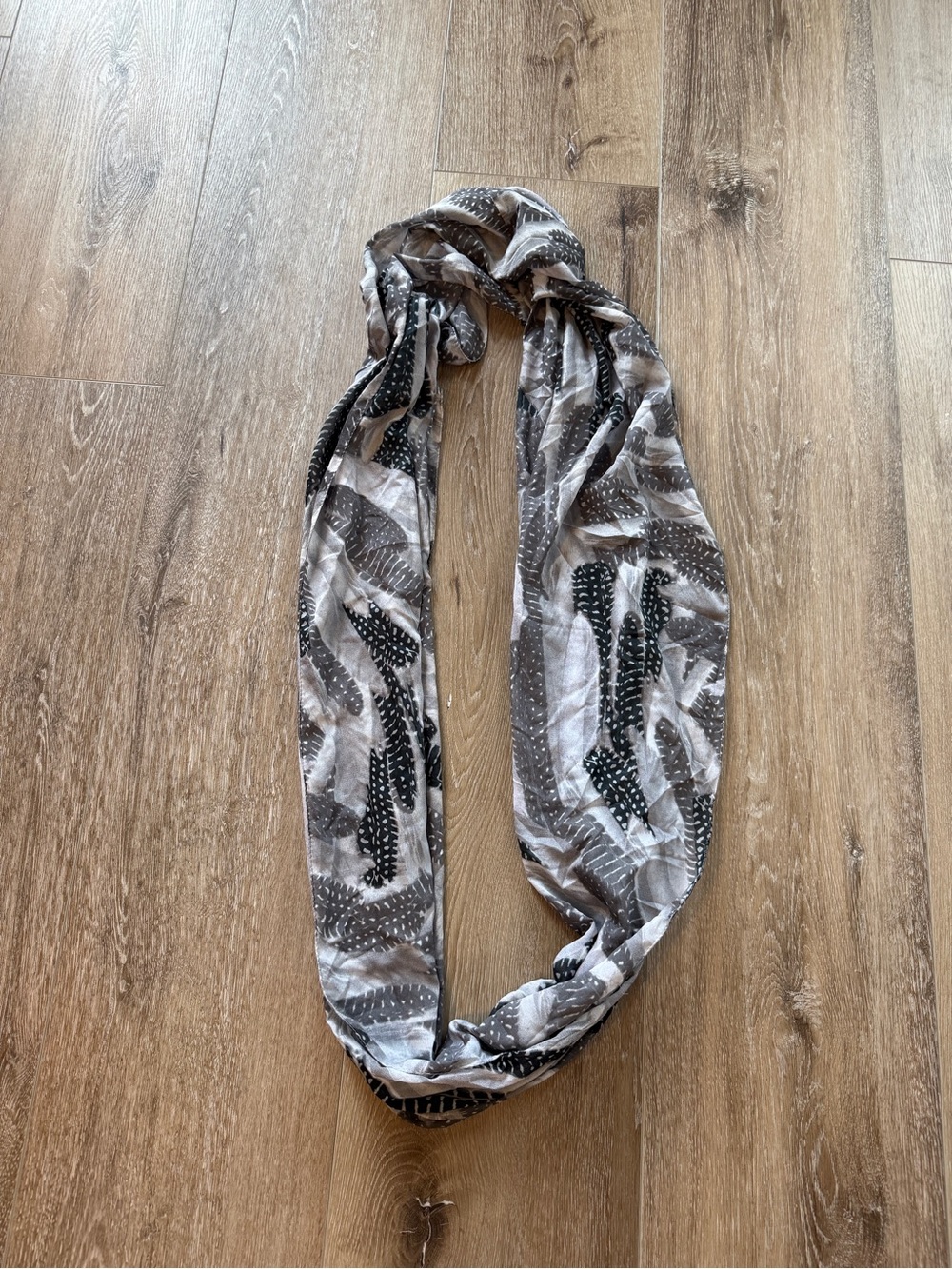 H&M Feather Pattern Infinity Scarf in Gray and Brown